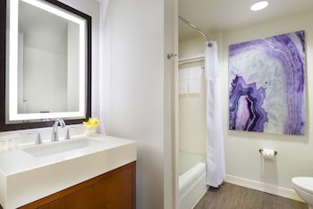 Suite, 1 King Bed, Ocean View