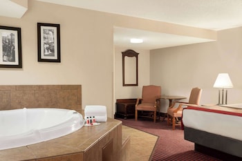 Deluxe Studio Suite, 1 King Bed, Non Smoking