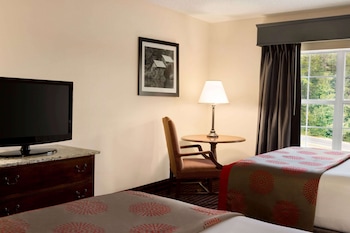 Standard Room, 2 Queen Beds, Non Smoking