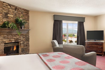 Deluxe Studio Suite, 1 King Bed, Non Smoking