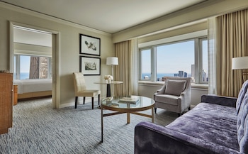 Executive Suite, 1 King Bed, City View