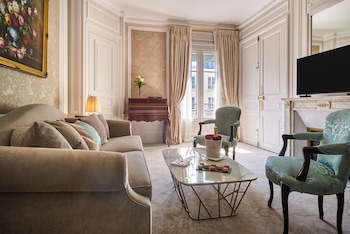 Prestige Suite - Rue de la Paix View