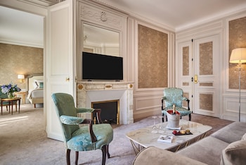 Prestige Suite - Rue de la Paix View