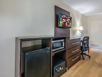 Superior Room, 1 King Bed, Non Smoking, Jetted Tub