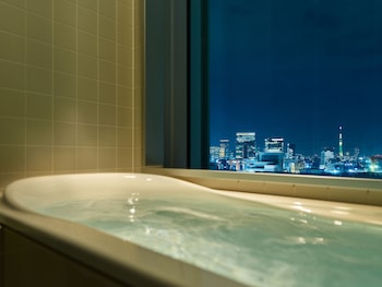 Superior , 1 bed Queen , View Bath, Smoking