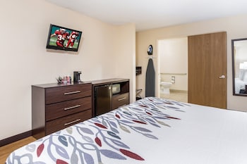 Superior Room, 1 King Bed, Accessible (Smoke Free)