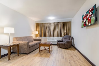 Suite, 2 Queen Beds (Smoke Free)