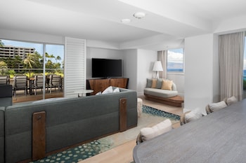 Club Suite, 1 Bedroom, Club Lounge Access, Oceanfront (Hokupa'a Sundeck Corner Suite)