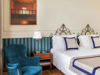Deluxe Room, Balcony, Partial Sea View