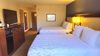 Standard Room, 2 Queen Beds, Refrigerator & Microwave, Courtyard View