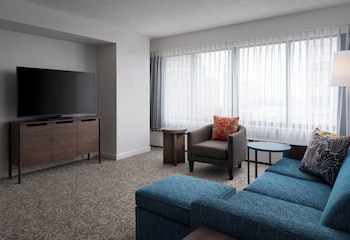 Suite, 1 King Bed with Sofa bed, Accessible (One Bedroom Mobility Roll in Shwr)