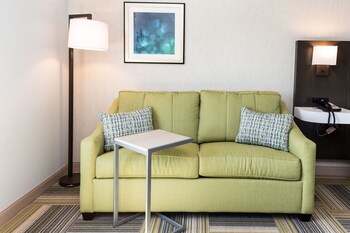 Studio, 1 King Bed, Non Smoking, Refrigerator & Microwave (Wet Bar)