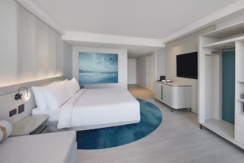 Room, 1 King Bed, Mountain View (Balcony)