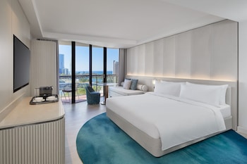 Room, 1 King Bed, Mountain View (Balcony)
