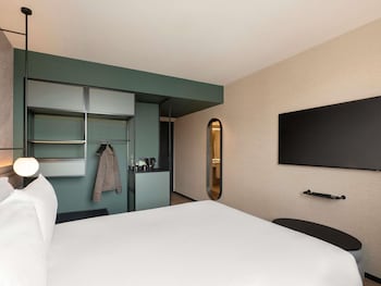 Superior Room, 1 Queen Bed, Accessible