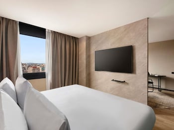 Suite, 1 King Bed with Sofa bed