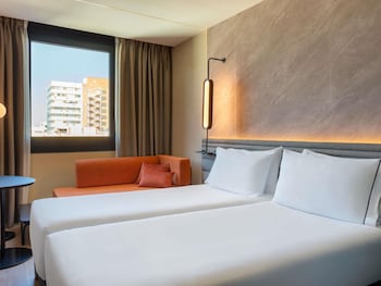 Suite, 1 King Bed with Sofa bed