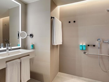 Superior Room, 1 Queen Bed, Accessible