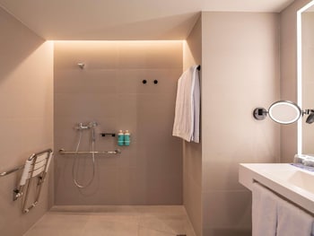 Superior Room, 1 Queen Bed, Accessible