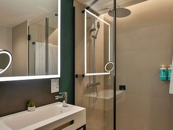 Standard Room, 1 Queen Bed