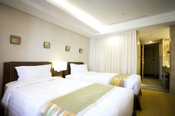 Standard Twin Room (4th floor ~ 12th floor)