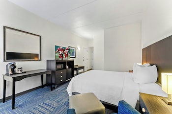 Deluxe Room, 1 Queen Bed, Accessible, Non Smoking