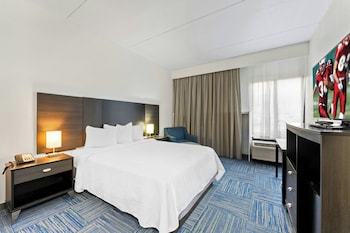 Deluxe Room, 1 Queen Bed, Accessible, Non Smoking