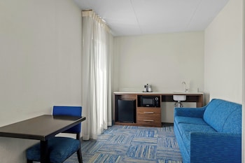 Suite, 1 King Bed, Non Smoking