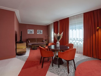 Suite, 1 King Bed (L'envol)