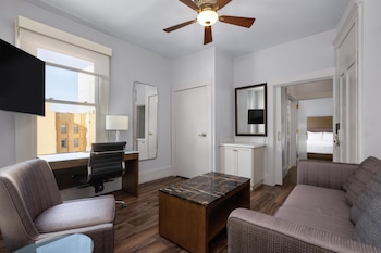 Suite, 1 King Bed, Non Smoking (with Sofabed)