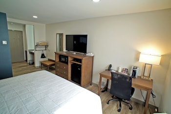 Room, 1 King Bed, Mobility Accessible, Non Smoking (Mobility, Roll-in Shower)