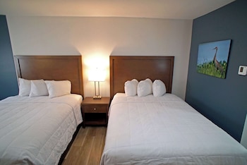 Room, 2 Queen Beds, Non Smoking (Pet-Friendly)