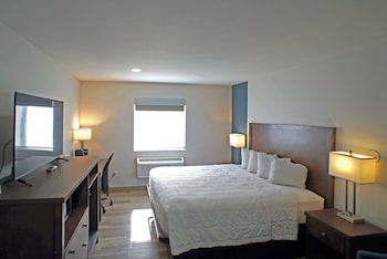 Room, 1 King Bed, Mobility Accessible, Non Smoking (Mobility, Roll-in Shower)
