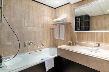 Single Hilton Guest Room