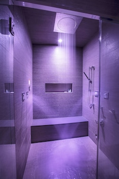 Superior Suite, 1 King Bed (Skyline View)