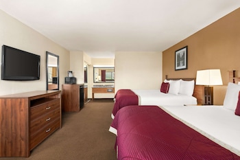 Standard Room (1 King and 1 Queen)