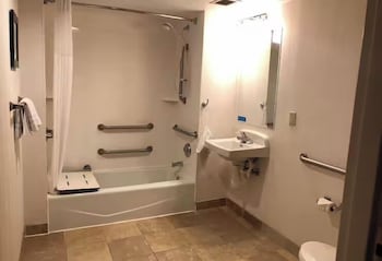 Standard Room, 2 Queen Bed Accessible Tub