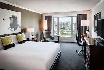 Executive Suite, 1 King Bed (Parkway View Of Fountain)