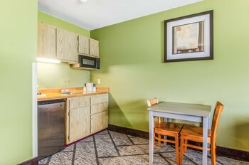 Premier Suite, 1 King Bed, Kitchenette