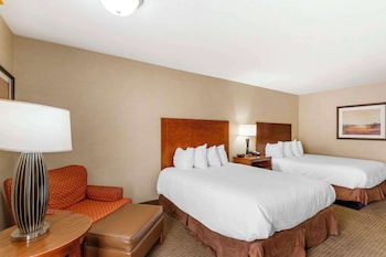 Standard Room, 2 Queen Beds, Accessible, Bathtub