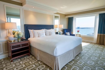 Superior Room, 1 King Bed, Harbor View