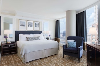 Suite, 1 King Bed (Admirals Suite)