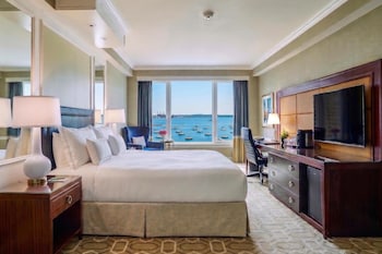 Superior Room, 1 King Bed, Harbor View