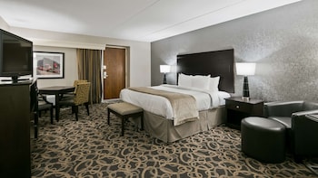 Standard Room, 1 King Bed, Non Smoking, Poolside