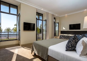 Junior Suite, 1 Queen Bed, Sea View