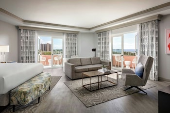Premium Studio Suite, 1 King Bed with Sofa bed, Resort View, Tower