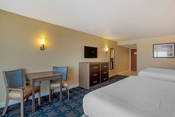 Standard Room, 2 Queen Beds, Non Smoking, Balcony (Shower Only)