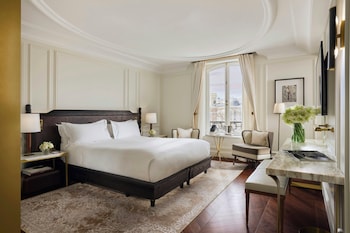 Deluxe Room, 1 King Bed, Garden View