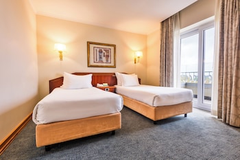 Twin Room (with Extra Bed)