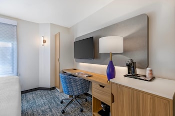 Room, 1 King Bed, Non Smoking (Efficiency, Upgrade)